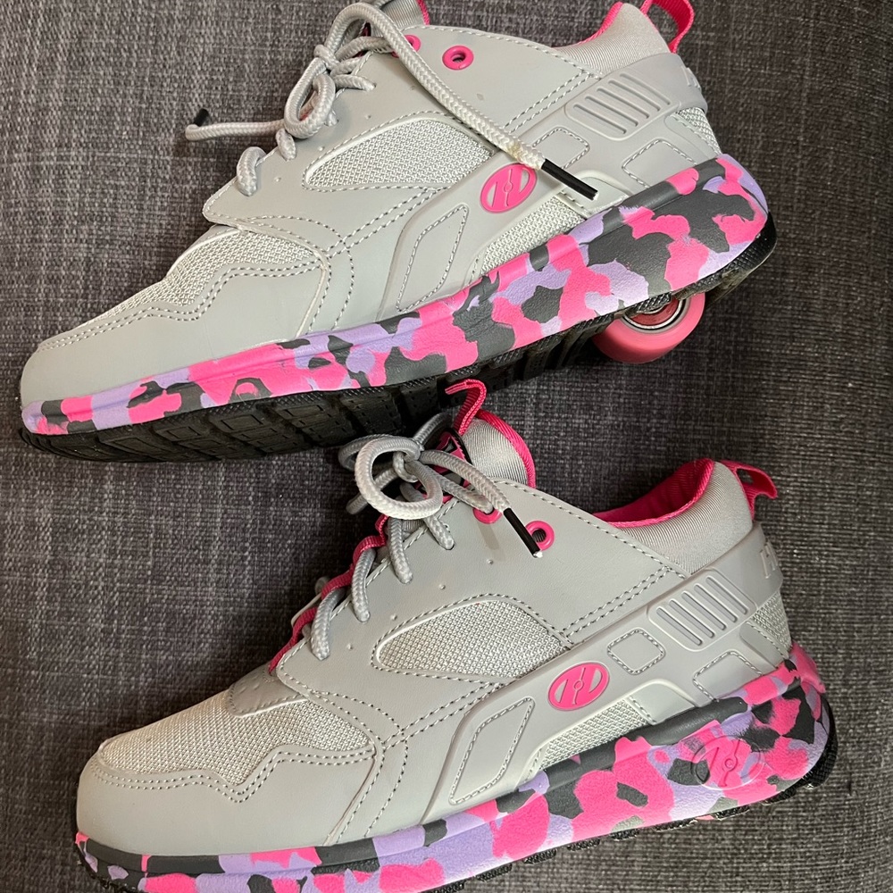 Girl’s Youth Size 4 Heelys Sneaker Skates - Like New